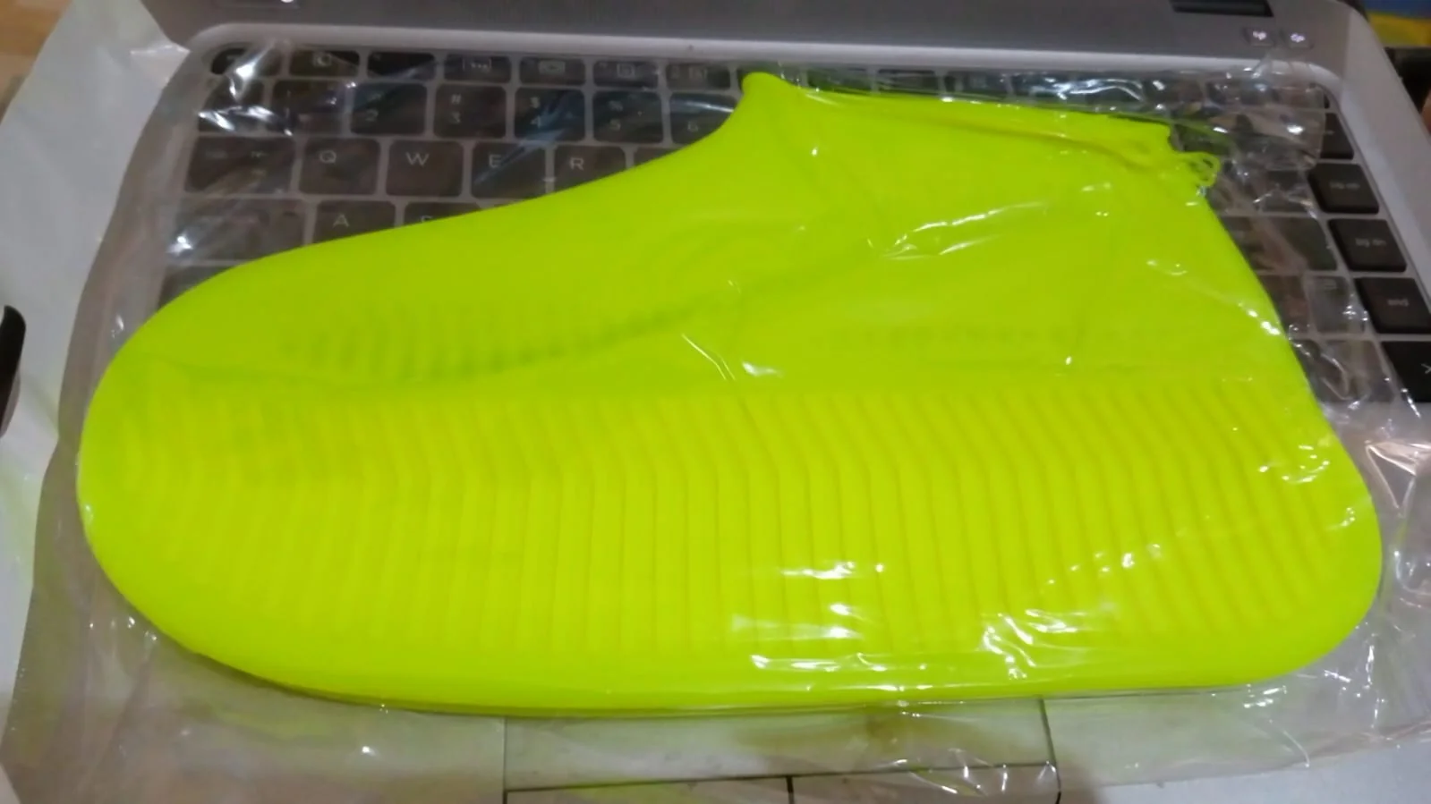 Non-Slip Silicone Reusable Waterproof Boot Shoe Cover (Medium, Mix Color) - Image 8